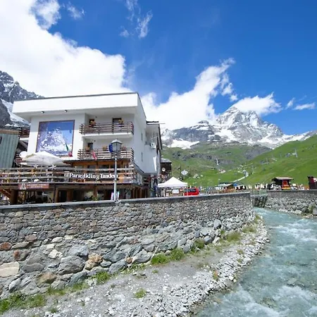 缪博卓利酒店 2*