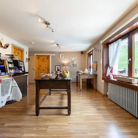 Готель Meuble' Joli 2*