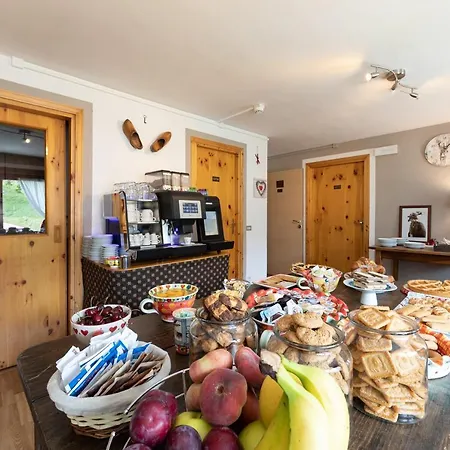 מלון Meuble' Joli 2*